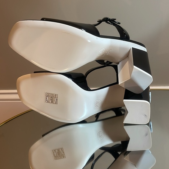 🖤🤍CHANEL CC logo patent leather block heel sandals sz 39.5 🖤🤍 - Picture 12 of 17
